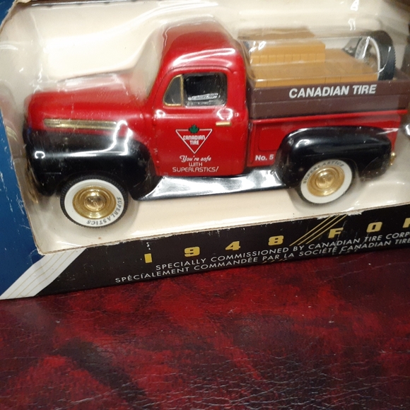 NIB 1948 FORD Can Tire Die Cast Collector Bank Liberty 🇨🇦 $12.50 Shipping 🇨🇦 - Picture 13 of 16